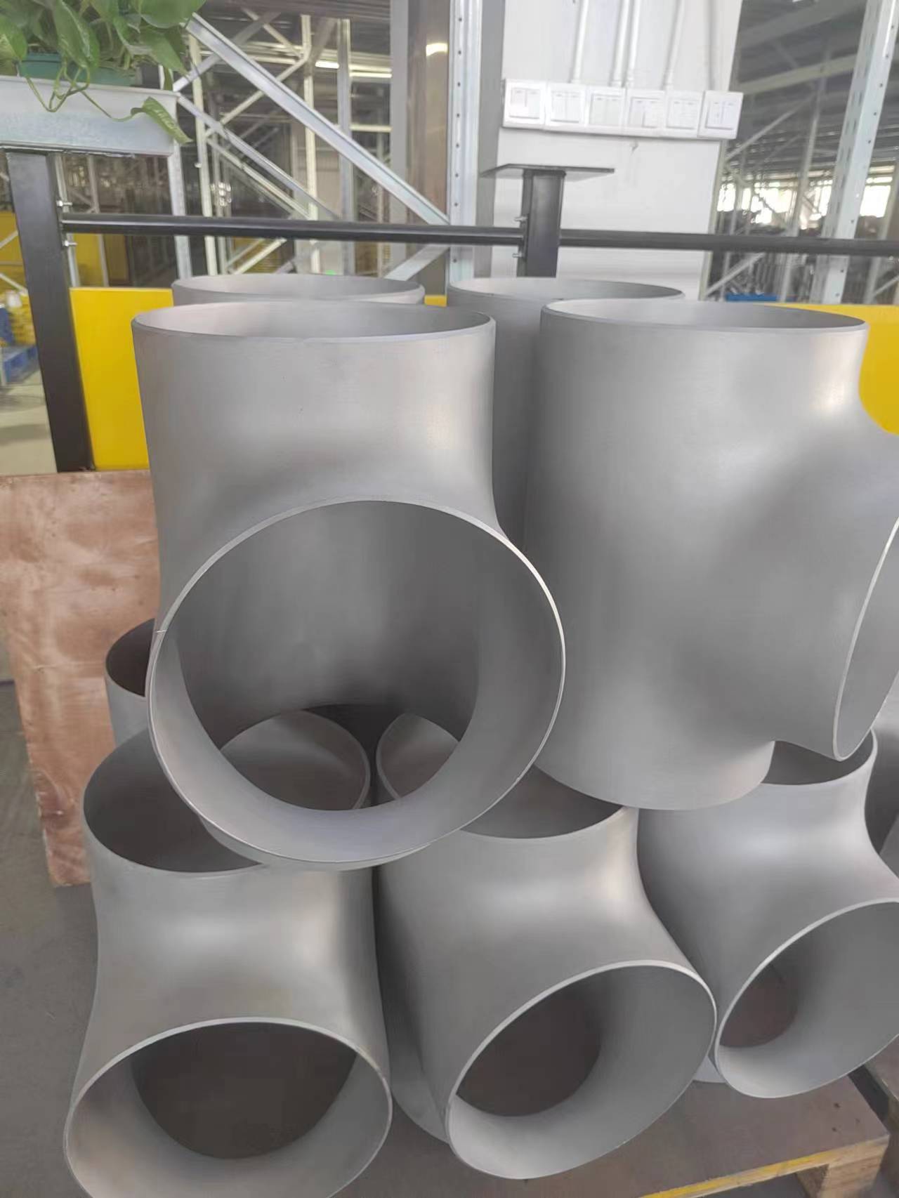 STAINLESS STEEL SEAMLESS TEE ASTM A403 WP304