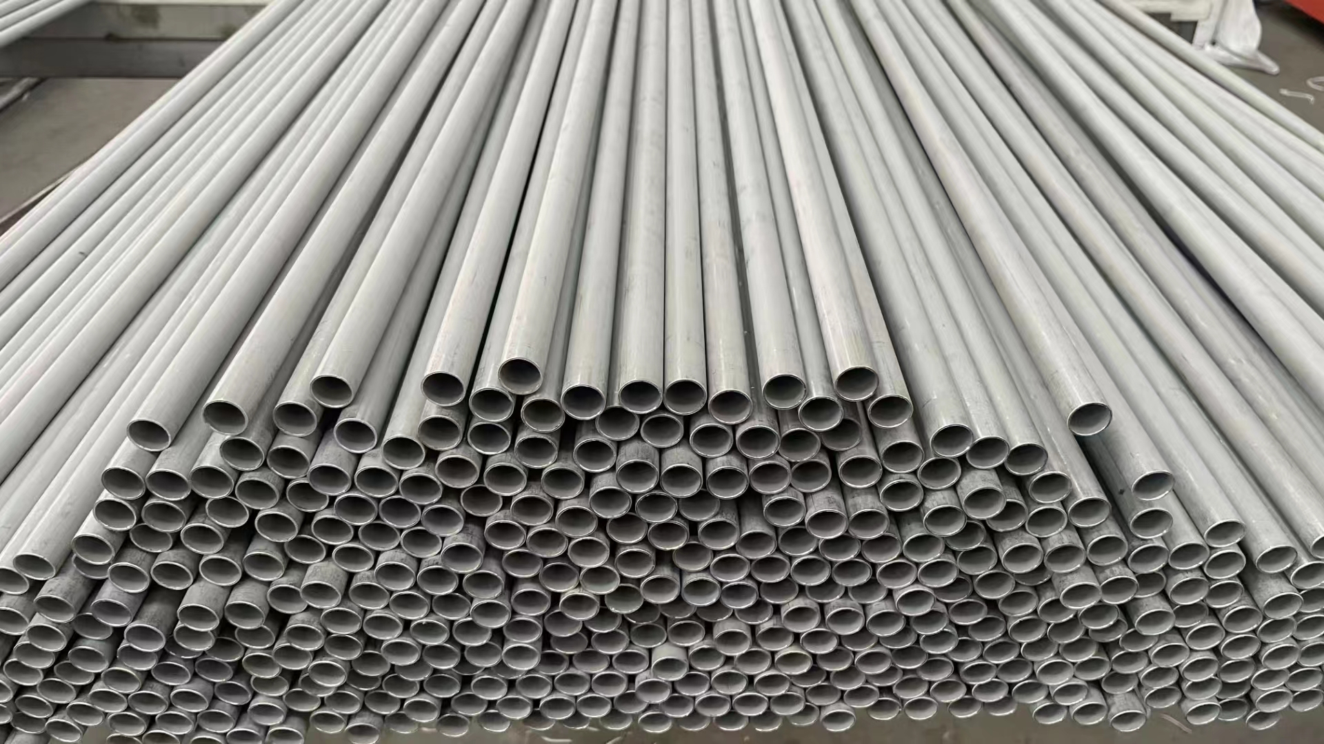 STAINLESS STEEL SEAMLESS PIPE ASTM A312 TP304