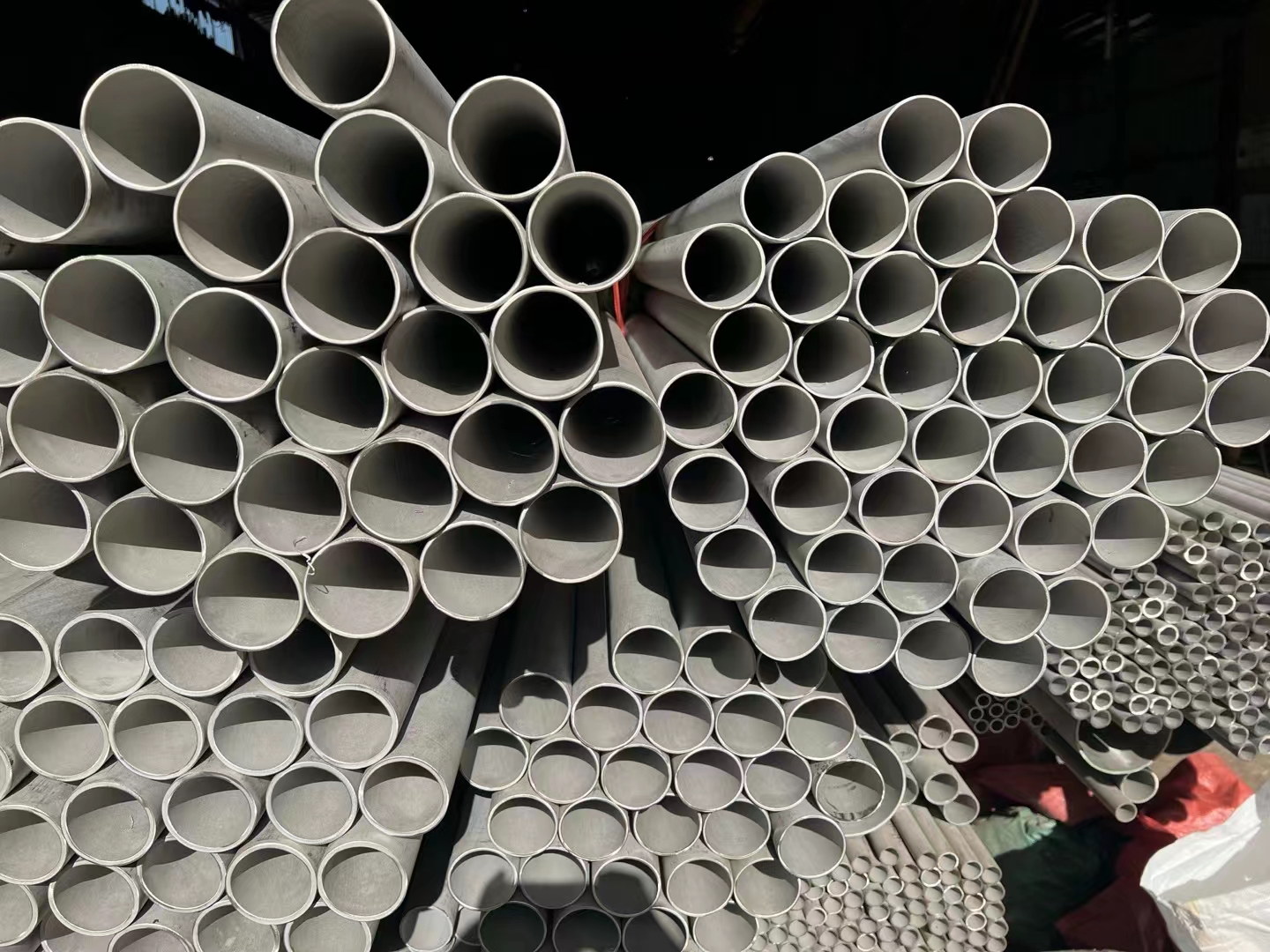 SEAMLESS STAINLESS STEEL PIPE